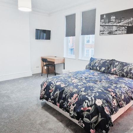 Spacious Room In Modern House Near นอตติงแฮม ภายนอก รูปภาพ