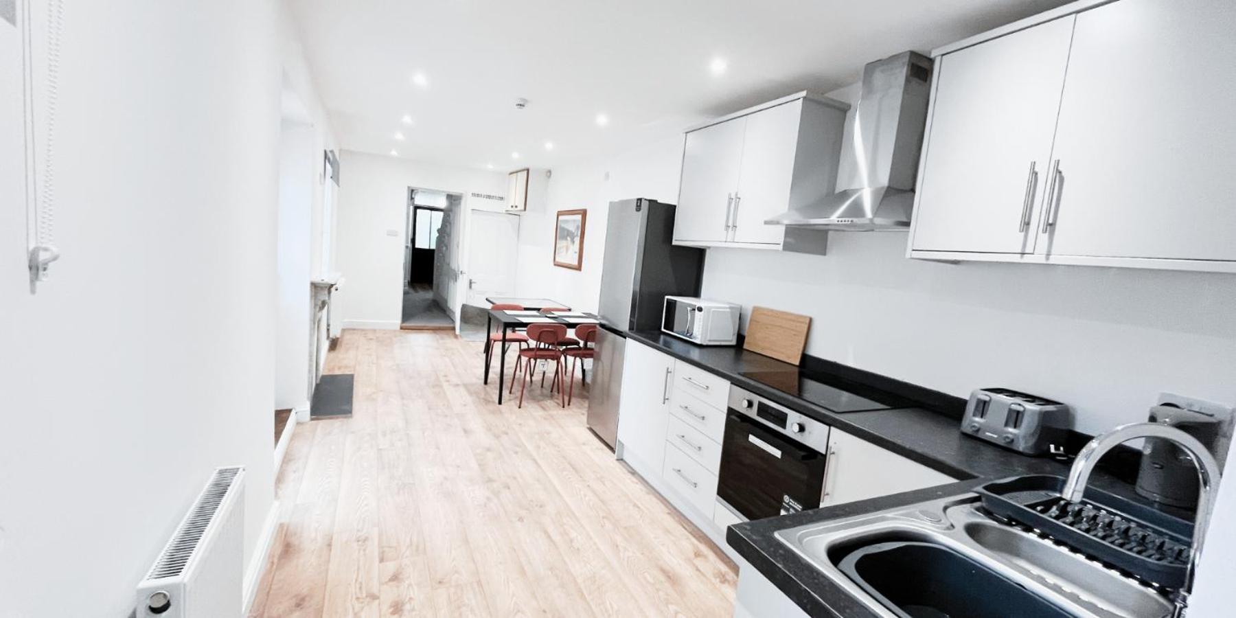 Spacious Room In Modern House Near นอตติงแฮม ภายนอก รูปภาพ