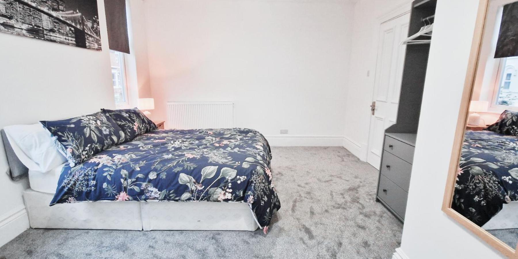Spacious Room In Modern House Near นอตติงแฮม ภายนอก รูปภาพ
