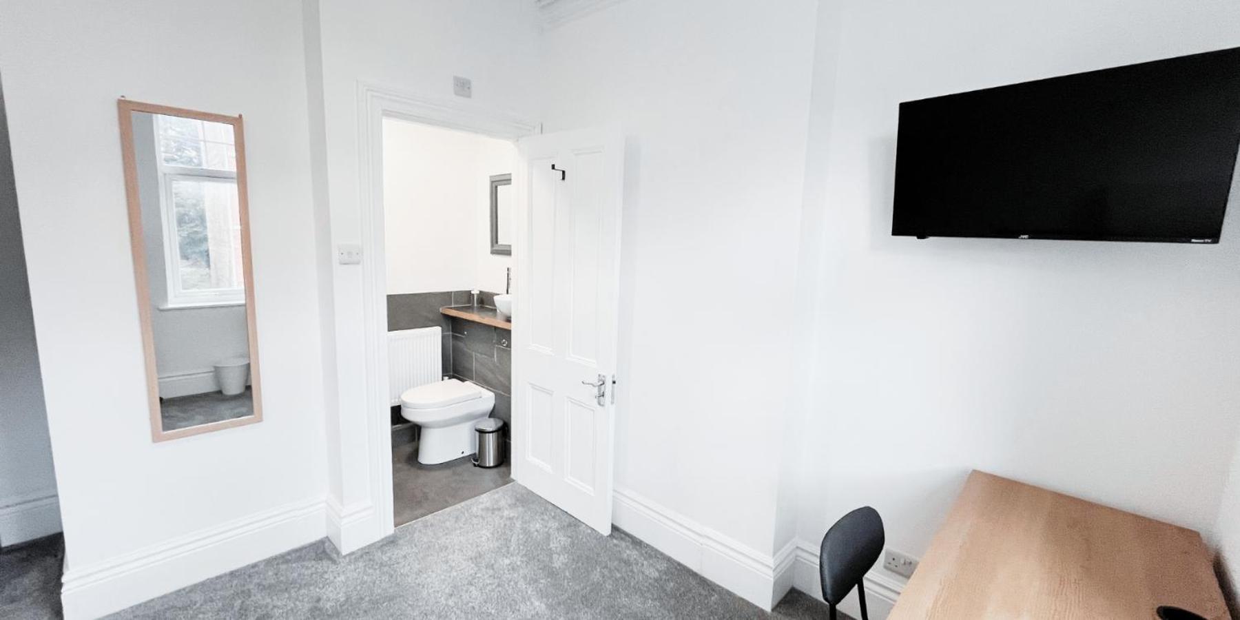Spacious Room In Modern House Near นอตติงแฮม ภายนอก รูปภาพ